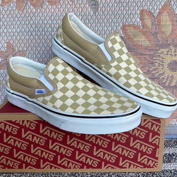 Vans WMNS Classic Slip-0
Checkerboard Taos Taupe
VN0A5A08YUU
Sneakers - Picture 3 of 16